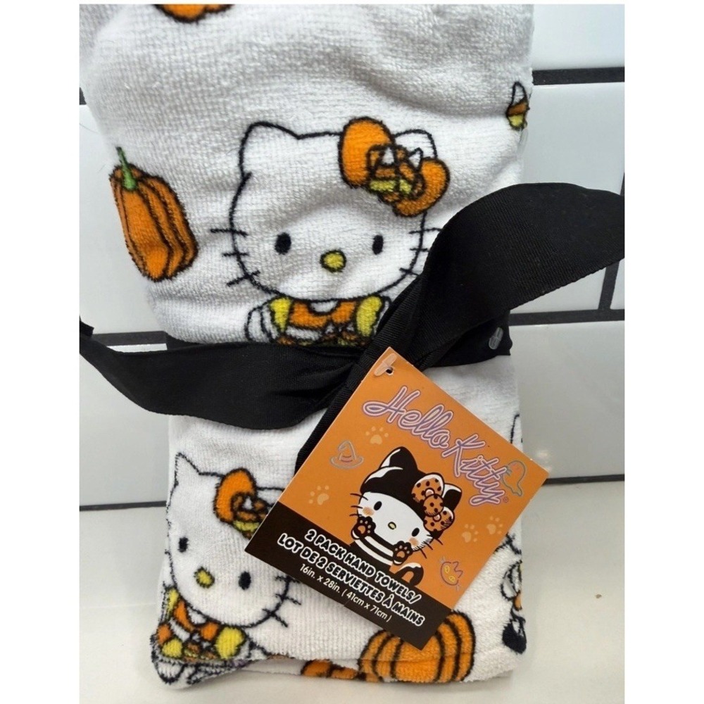 Sanrio Hello Kitty Halloween Candy Corn Hand Towels Set Of 2 NEW‎
